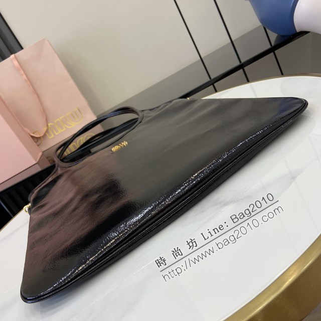 MIU MIU專櫃繆繆最新款Naplak漆面羊皮革托特包 jh2651型號：5BG231